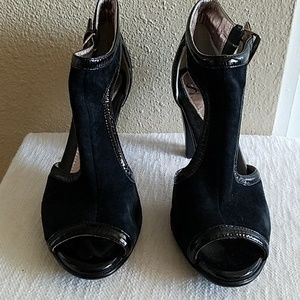 EUC Sofft sexy black suede & patent peep toe heels